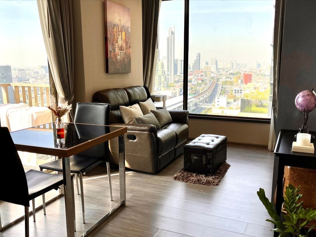 นายน์ บาย แสนสิริ